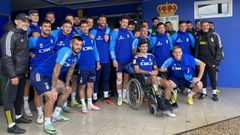 Juan Milans, junto a la plantilla del Real Oviedo en El Requexn