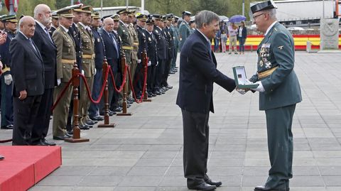 Fiesta de la Guardia Civil. Imposici�n de medallas