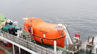 Bote aut&oacute;nomo e insumergible