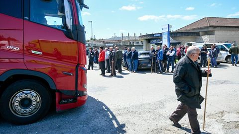 Y, en medio, los ganaderos y los transportistas, principales damnificados en la disputa.