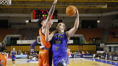 Mart&iacute;n Iglesias pele&oacute; en la pintura con los gigantes de naranja