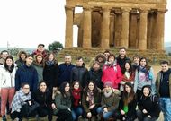 Los integrantes de Tequexet�ldere preparan su actuaci�n en Agrigento.