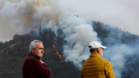 Incendios en Asturias, el fuego acecha varias poblaciones