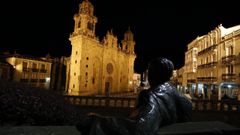 Estatua de lvaro Cunqueiro na praza da Catedral de Mondoedo, moi preto da casa onde escribiu obras como  Merln e familia . 