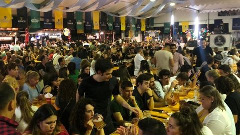 Asistentes al Oktoberfest, el pasado jueves