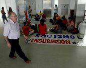 Una veintena de personas se concentraron en el ambulatorio de Santiago convocados por CUT.