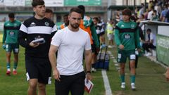 Jess Arribas, en direccin a los vestuarios de Espiedo