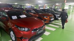 Coches en venta en el aparcamiento de Ode�n.