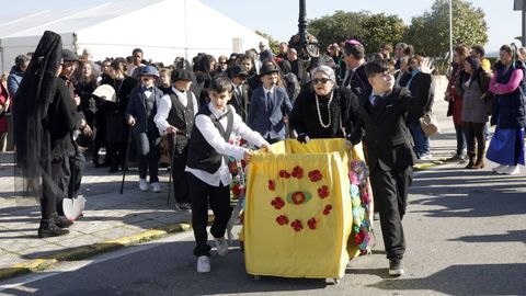 Los escolares de Pobra salieron a la calle a lucir sus disfraces