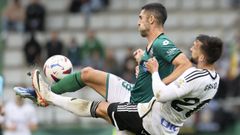 Sabin en pleno duelo con Grego Sierra en el choque de la pasada jornada ante el Burgos.
