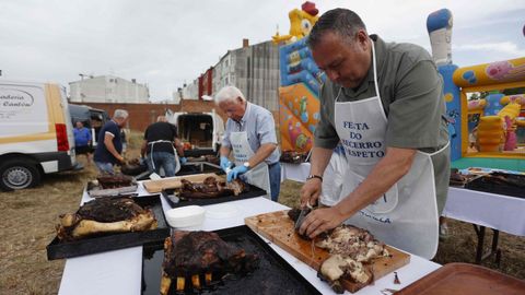 En el barrio de A Piringalla (Lugo) celebran la festa do becerro ao espeto