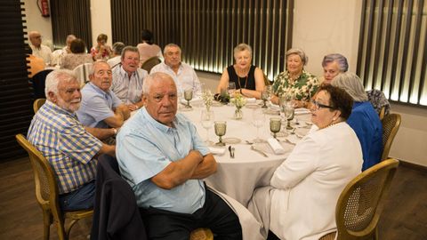 Comida jubilados de Agui�o en restauraci�n Chicolino, Boiro