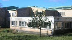 Exterior del CEIP Jos� Mar�a Lage, en Ortigueira