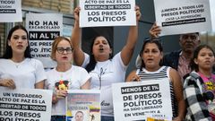 Familiares y allegados de presos pol�ticos se concentran en el exterior de la prisi�n del Helicoide, en Caracas