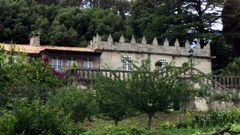 El pazo de Santa Cruz, en Bueu, fue escenario de la serie &laquo;Los gozos y las sombras&raquo; y en la actualidad alberga bodas
