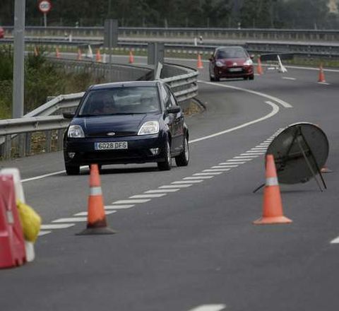 El tr�fico sigue desviado por la N-634, la antigua carretera. 