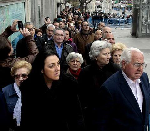 Los homenajes ciudadanos a Su�rez se han sucedido en distintos puntos del pa�s.