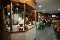 El hostal La Cruz de Mux�a (en la foto, ayer) es de los que apenas nota los efectos del Fin de A�o. 