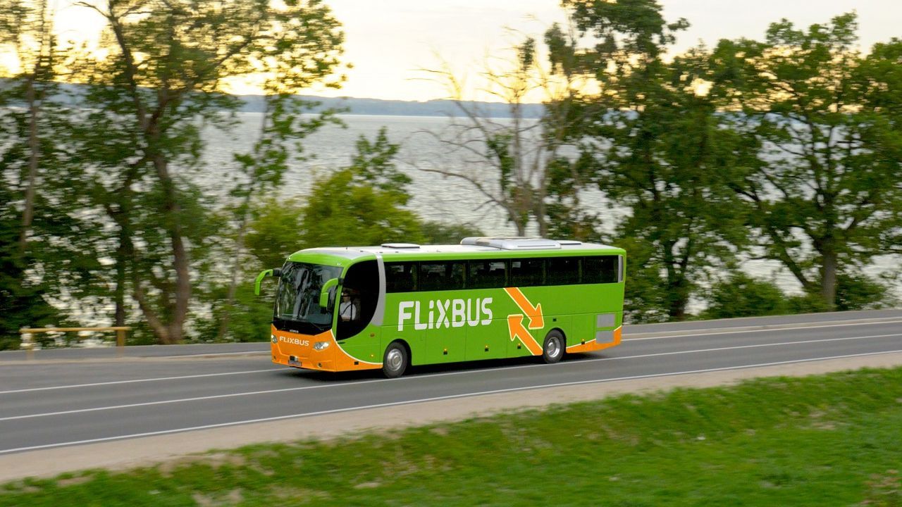 Flixbus pregunta a los vigueses a qué ciudades españolas quieren viajar