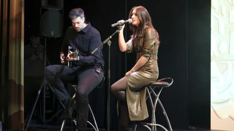 La cantante pontesa Sabela interpret� varios temas durante el acto institucional de San Xiao.