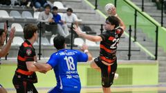 Un momento del encuentro contra el Carballal.