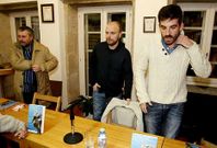 Diego Ameixeiras present� Todo Ok; a la derecha, V�ctor Ledo en la delegaci�n de La Voz.