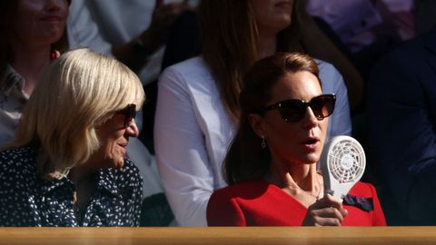Kate Middleton, en las gradas de Wimbledon con un ventilador de mano