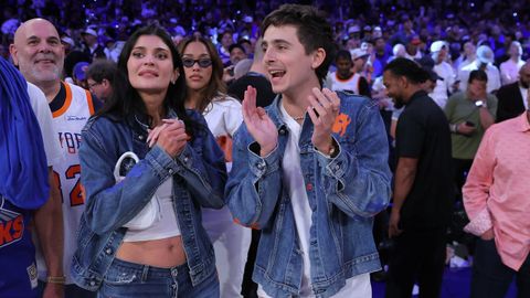 Kylie Jenner y Timoth�e Chalamet celebrando la victoria de los Knicks