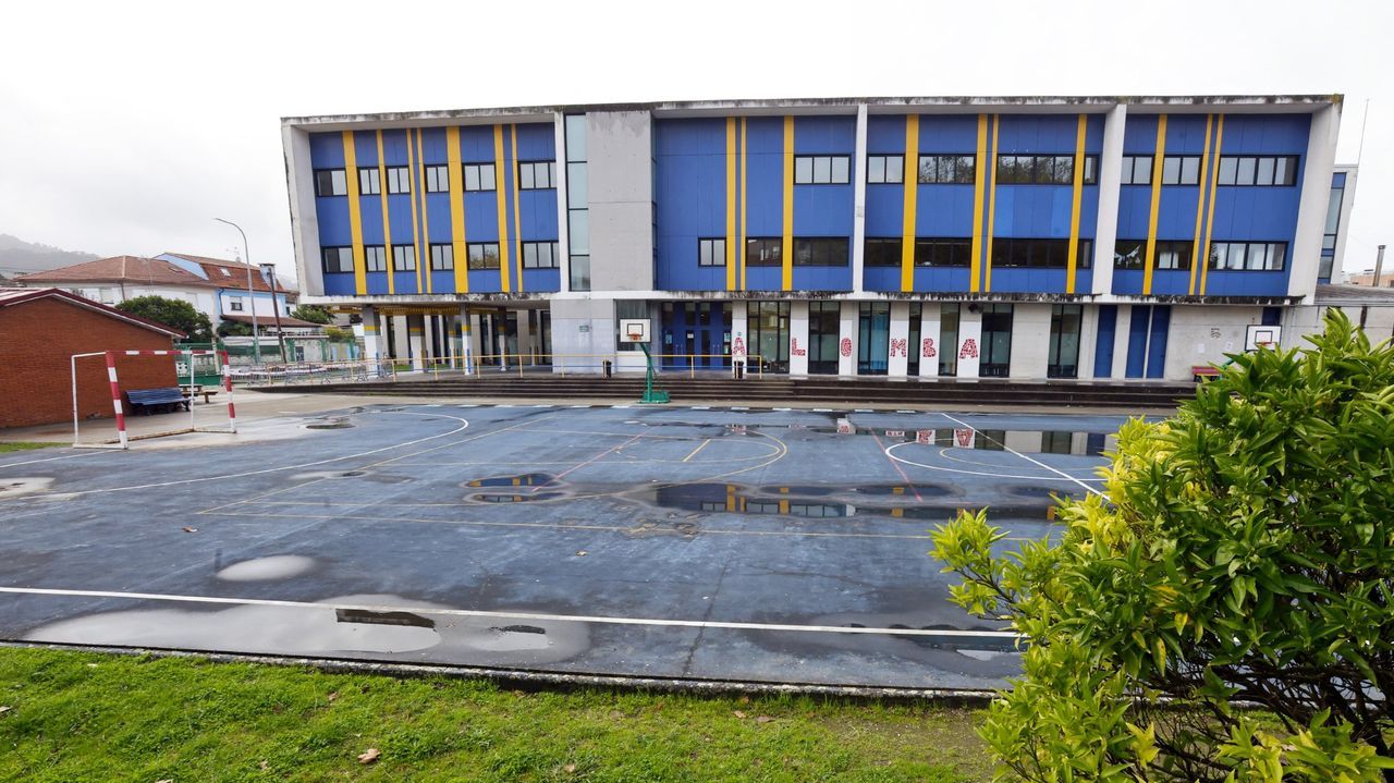 Educación sostiene que en el colegio de A Lomba no hay recortes, sino adaptación