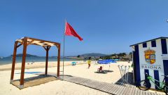 La bandera roja ya ondea en la playa de Santa Marta