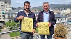 Marcos Prada y Aurentino Alonso, con sendos carteles de la Feira do Vi�o de Valdeorras.