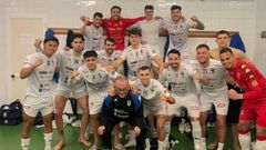 Euforia en el vestuario ferrolano tras la victoria que coloca a O Parrulo con 30 puntos.