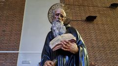 La cabeza, que result� da�ada al caer al suelo la escultura, fue reparada.