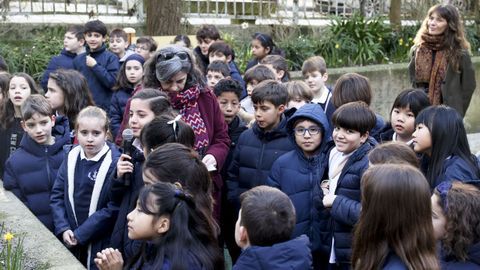 Lectura de poemas de Rosal�a por parte de los alumnos del CEIP Quiroga Palacios de Santiago