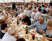 Cooperativistas de Os Irmandi�os, son m�s de mil, en una de sus comidas anuales de hermandad. 