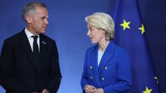 Mark Carney, primer ministro de Canad�, con Ursula von der Leyen, presidenta de la Comisi�n Europea