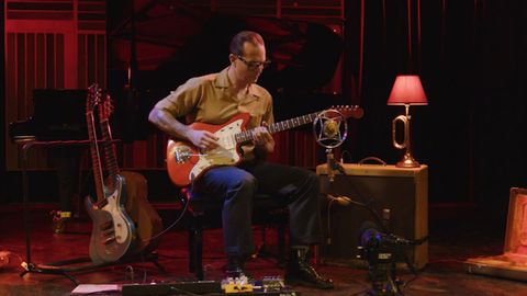 El guitarrista barcelon�s Mario Cobo