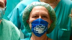 �ngeles Afonso, luciendo la mascarilla casera del EFF Rosal�a.