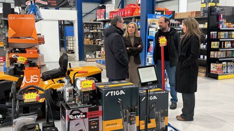 Pena y Aneiros durante su visita a las instalaciones de la firma