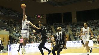 Westermann deja una bandeja ante Faverani