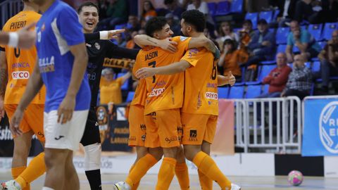 Los burelistas celebran un gol al Melistar.