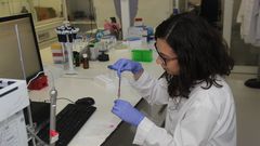 Imagen de archivo de una investigadora de la UDC
