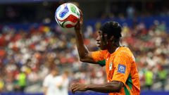 Yan Diomand�, durante un partido con la selecci�n de Costa de Marfil durante el Mundial