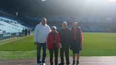 Costoya, con su mujer, su hijo y su nuera, en Bala�dos.