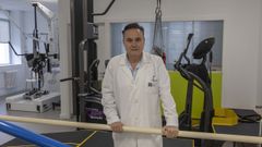 Figueroa, en la nueva sala de rehabilitaci�n neuronal del Gil Casares