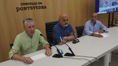 H�ctor Vilari�o, con el teniente de alcalde, Tino Fern�ndez, y el asesor jur�dico de la Fundaci�n, Faustino Seoane