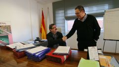 maceiras.A la izquierda, Jes�s Veiga Sab�n (alcalde de Mi�o entre el 2013 y el 2015) y, a la derecha, Juan Antonio Maceiras Barros (regidor entre el 2003 y el 2013). La imagen es del 2013, cuando se produjo el relevo al frente del Concello