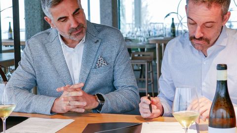 Iv�n G�mez y Juanjo Figueroa durante la firma del convenio