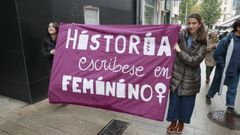 La batucada Trpico de Grelos ameniz la jornada reivindicativa que recorri la va peatonal.