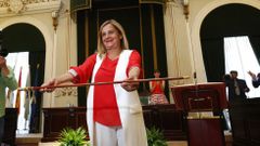 Carmela Silva vuelve a levantar el bast�n de la Diputaci�n